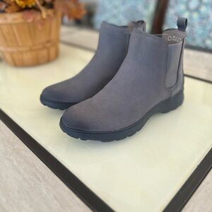 Vionic Chelsea Slip-On Boot in Gray